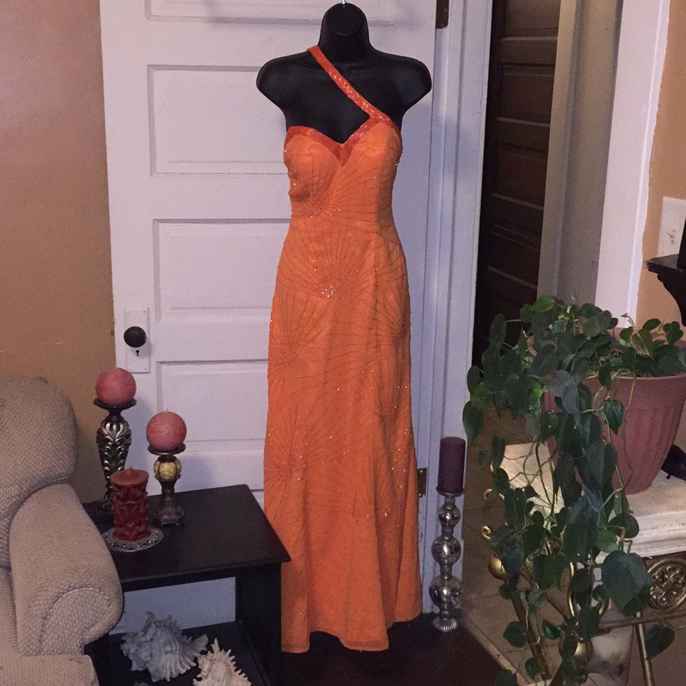 🔥 you'll be on fire in this beautiful gown⚡️